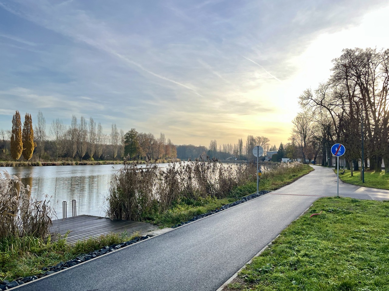 Nymburk – stavba levobřežní cyklostezky do Poděbrad a lávky z kompozitního materiálu - Straßen- und Brückenbau